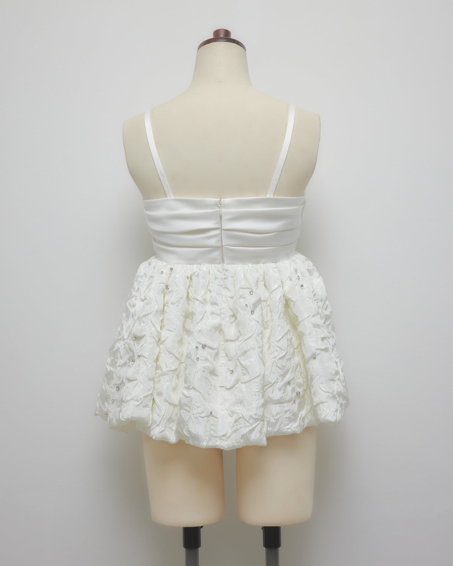 cloud bijou camisole tops White【Delivery in February 2027】