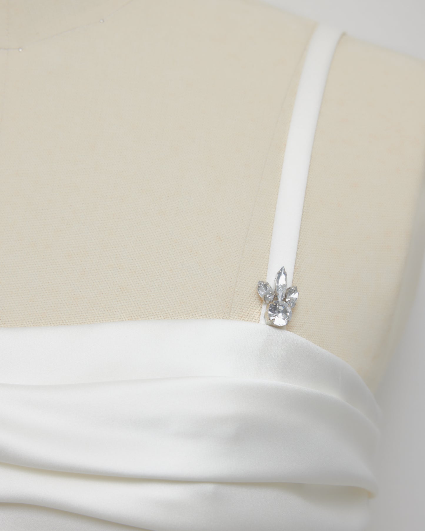 cloud bijou camisole tops White【Delivery in February 2027】