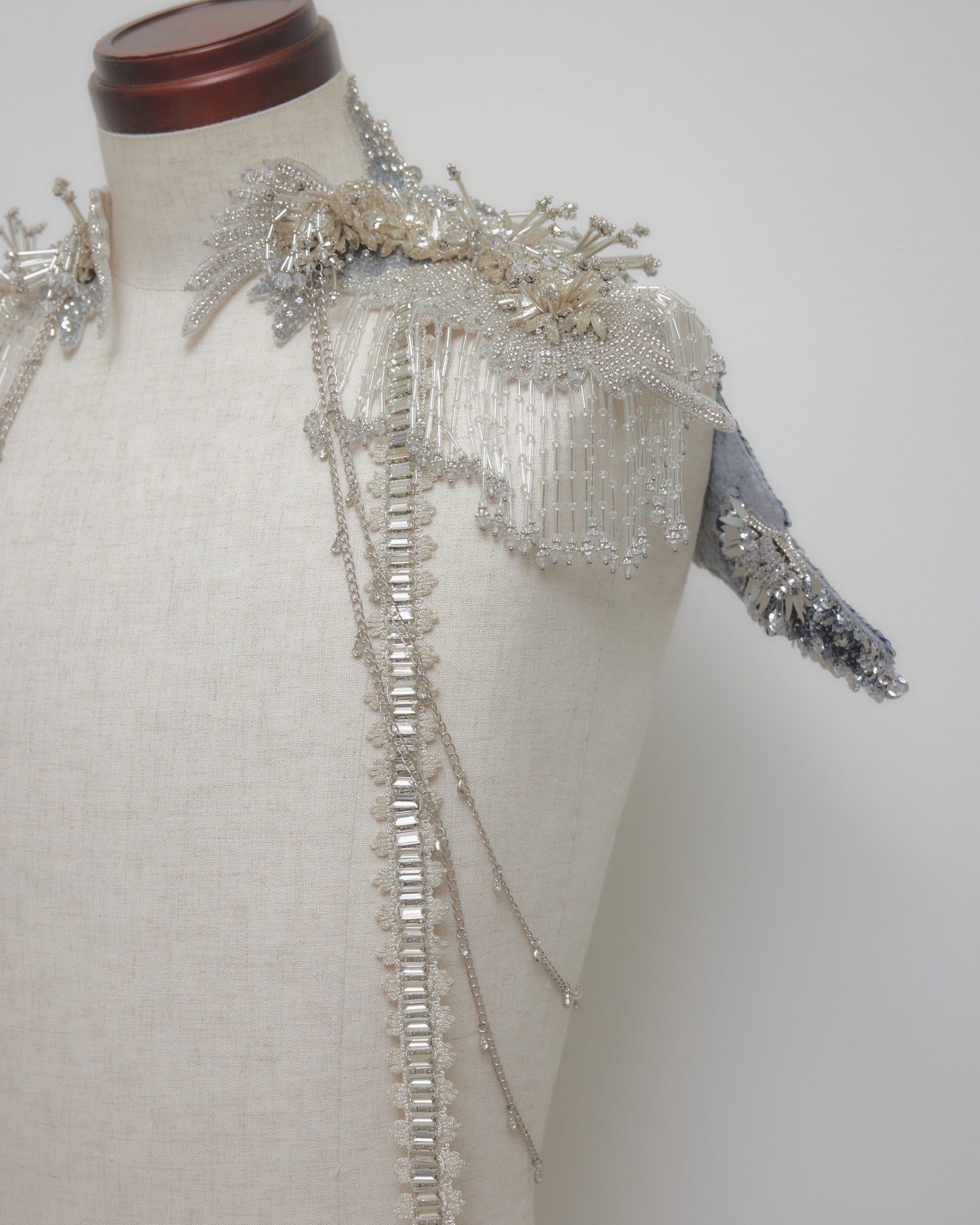 Wing bijou suspender【Delivery in March 2027】