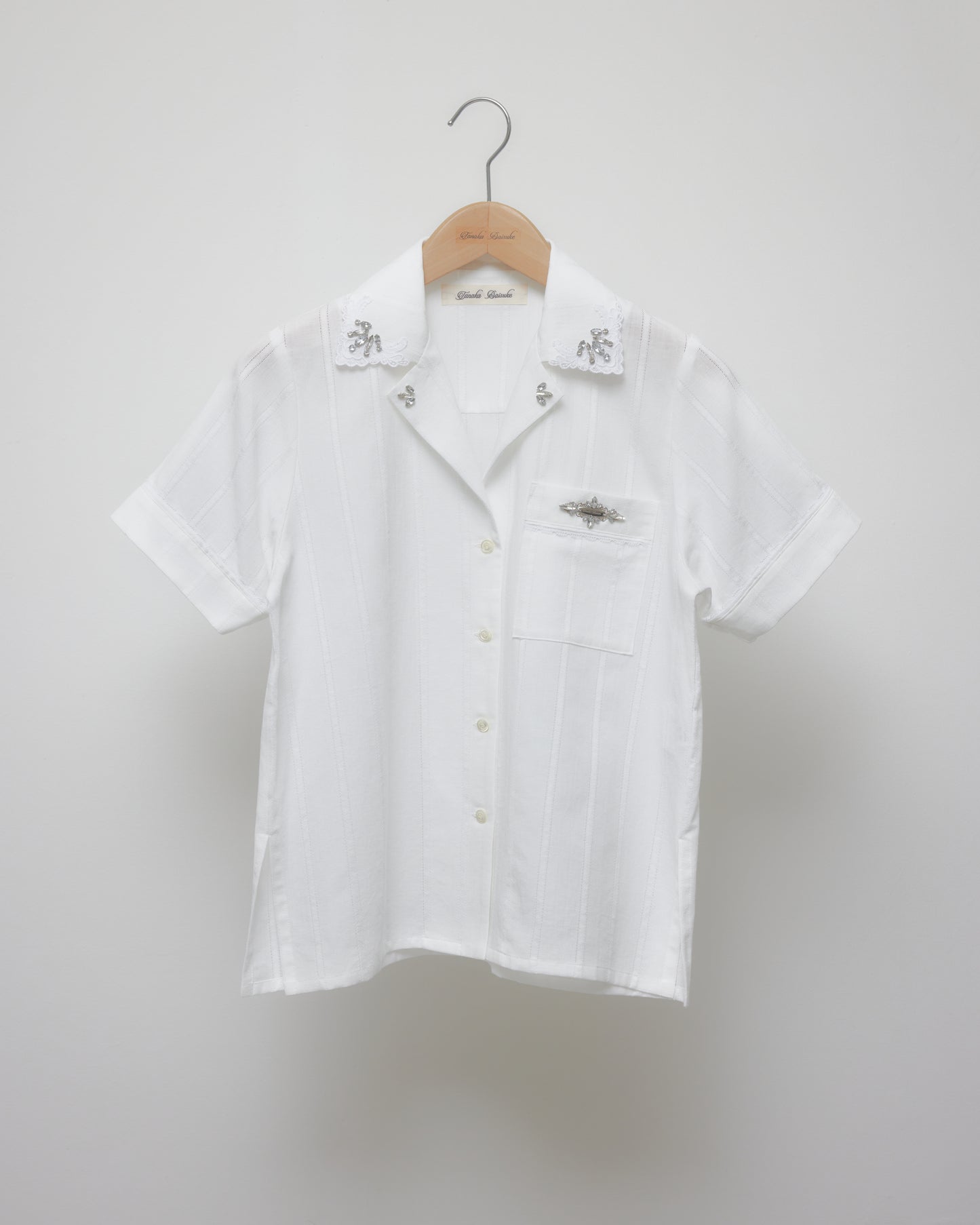 Lace bijou open collar shirt White【Delivery in March 2027】