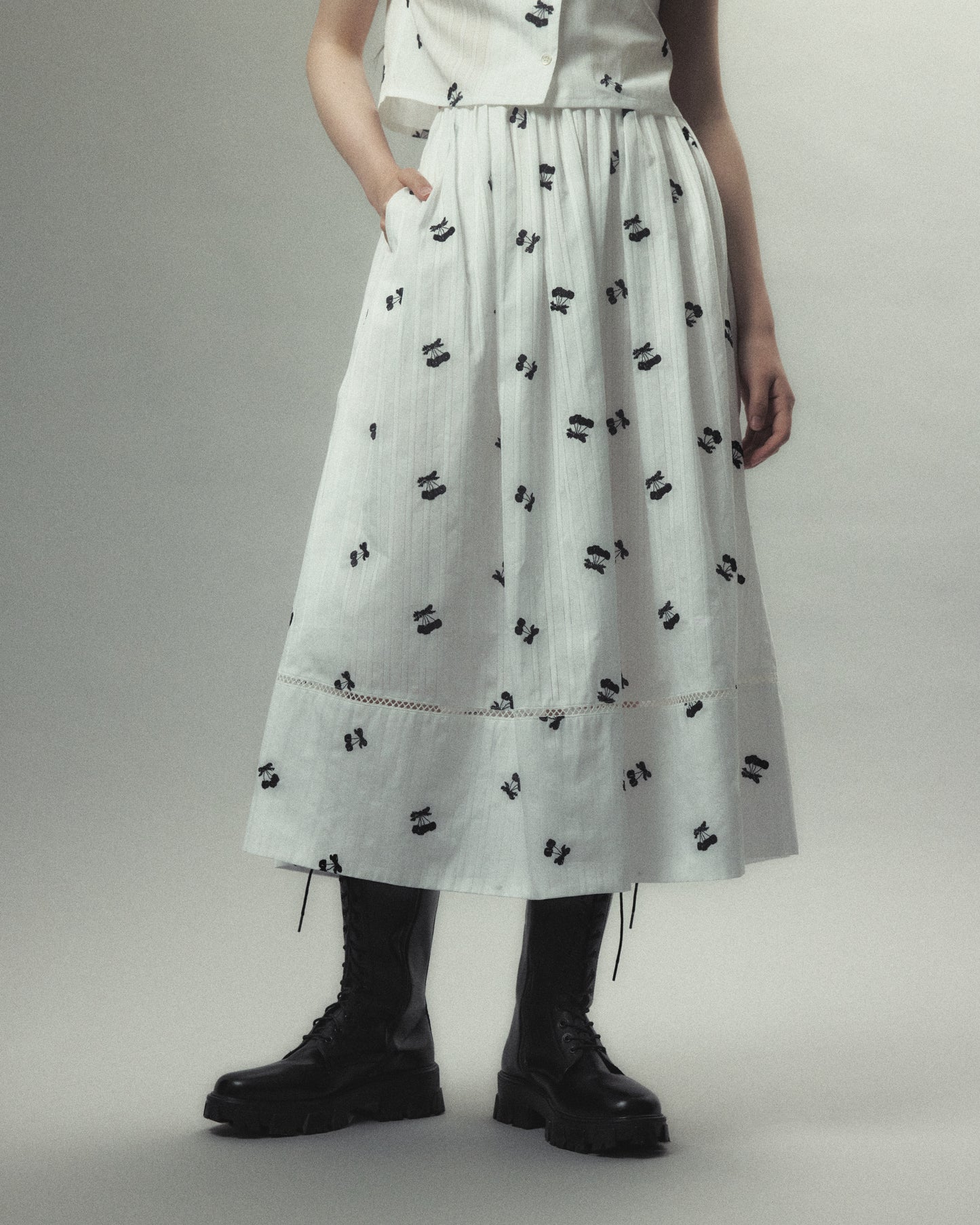 cherry embroidery long skirt White【Delivery in September 2026】