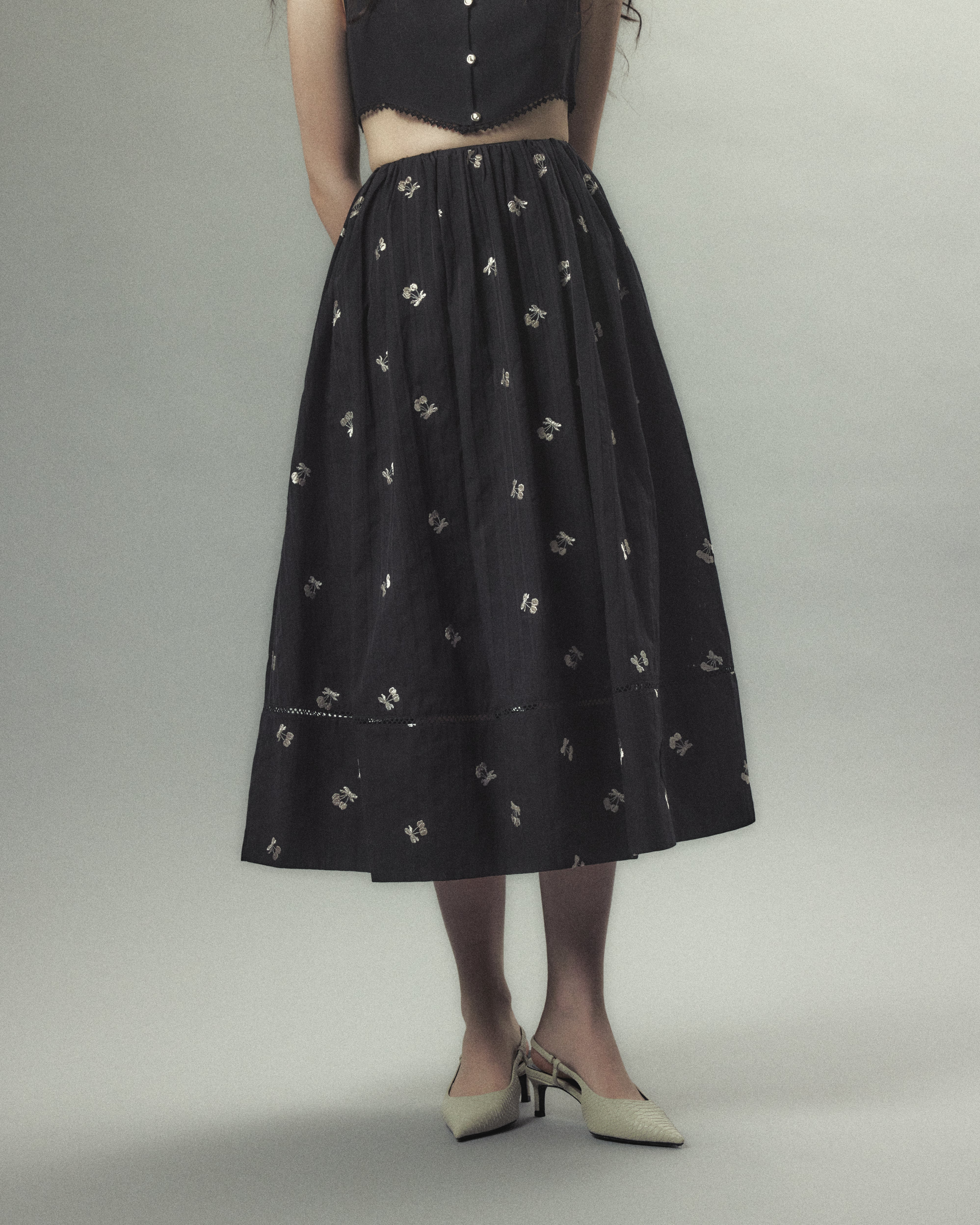 tanakadaisuke(タナカダイスケ)|cherry embroidery long skirt Black
