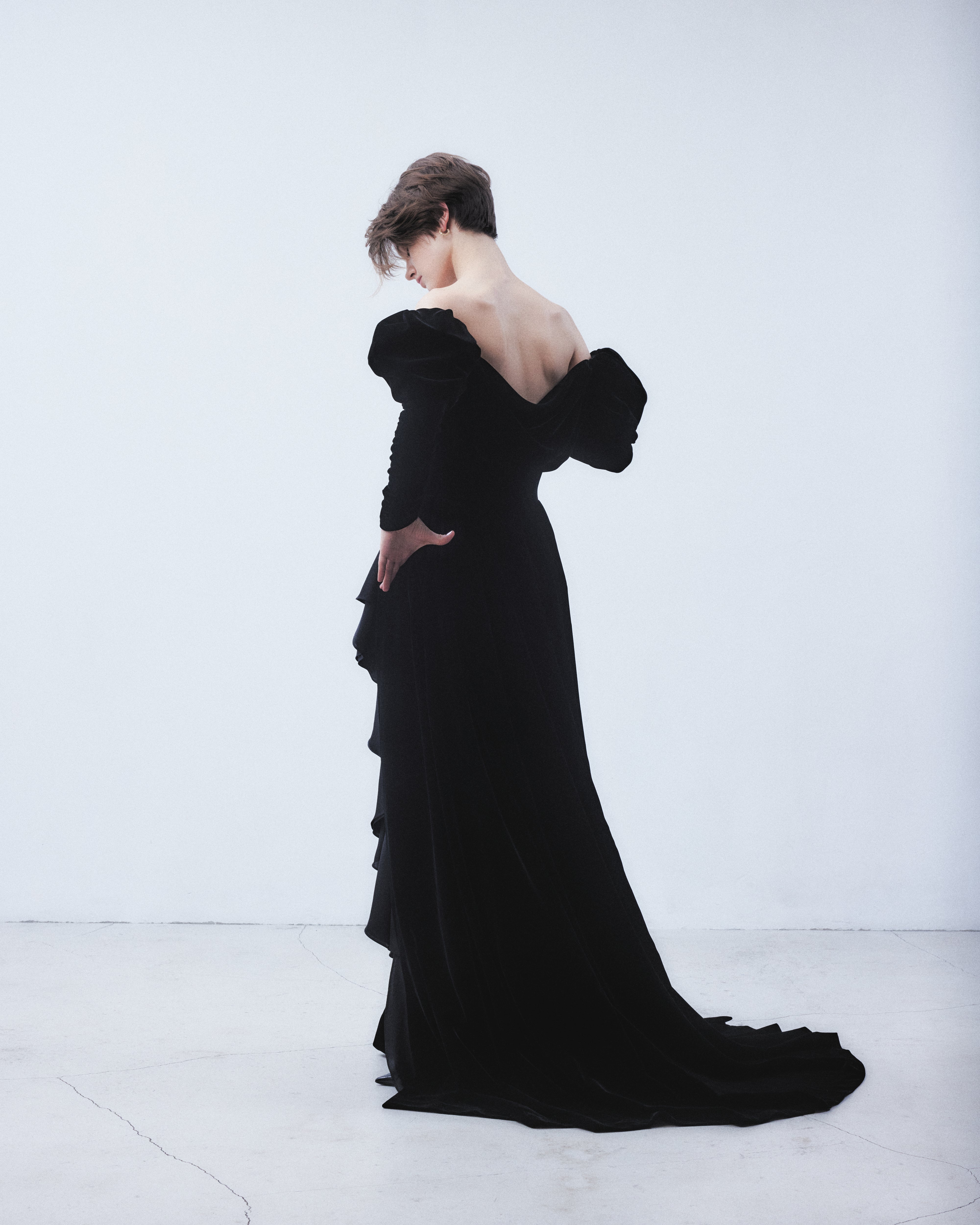 Atlast&co ドレスサスペンダー タナカダイスケ|ドレス|power shoulder drape dress – tanakadaisuke