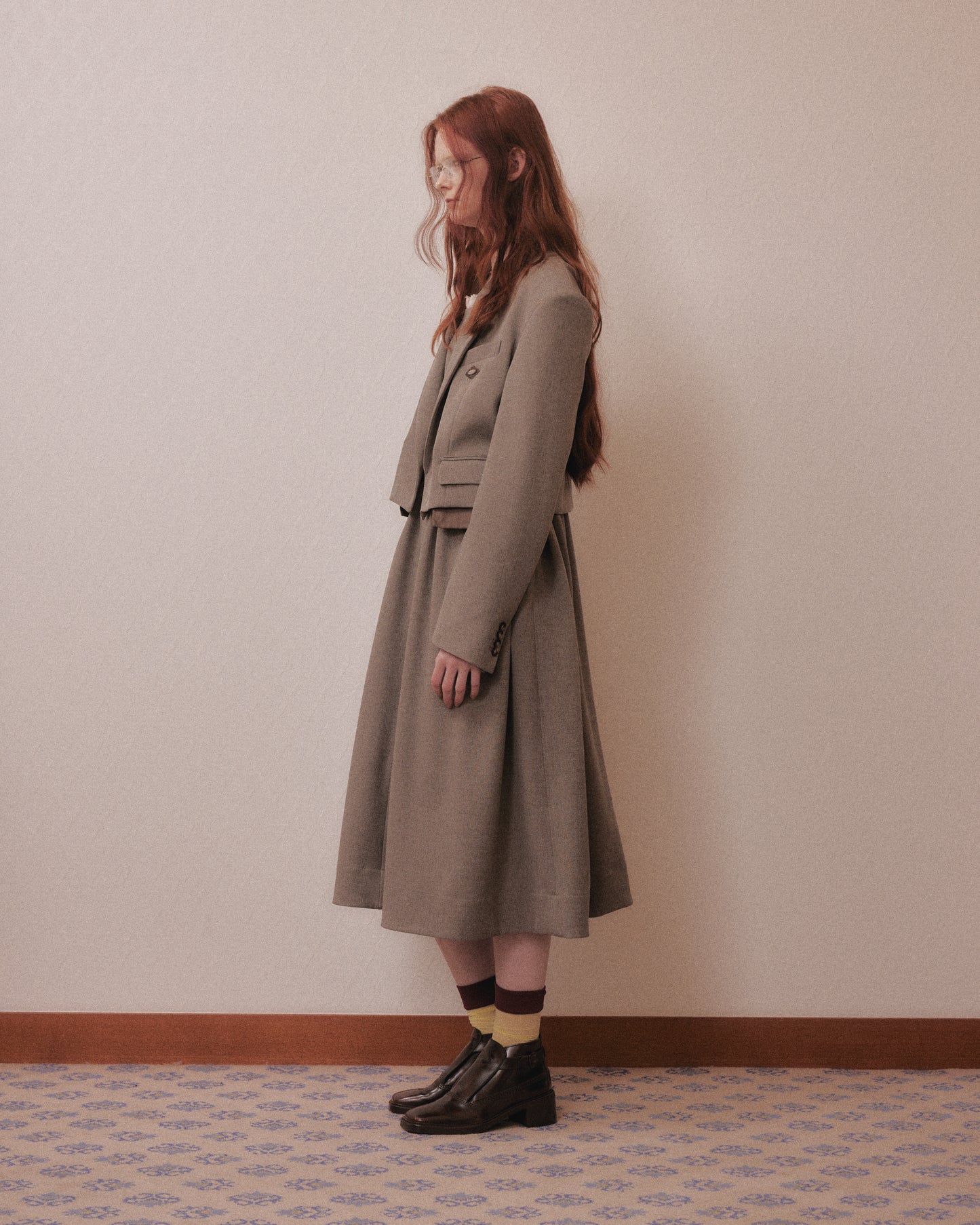 Front ruffle open back dress Greige【Delivery in February 2027】