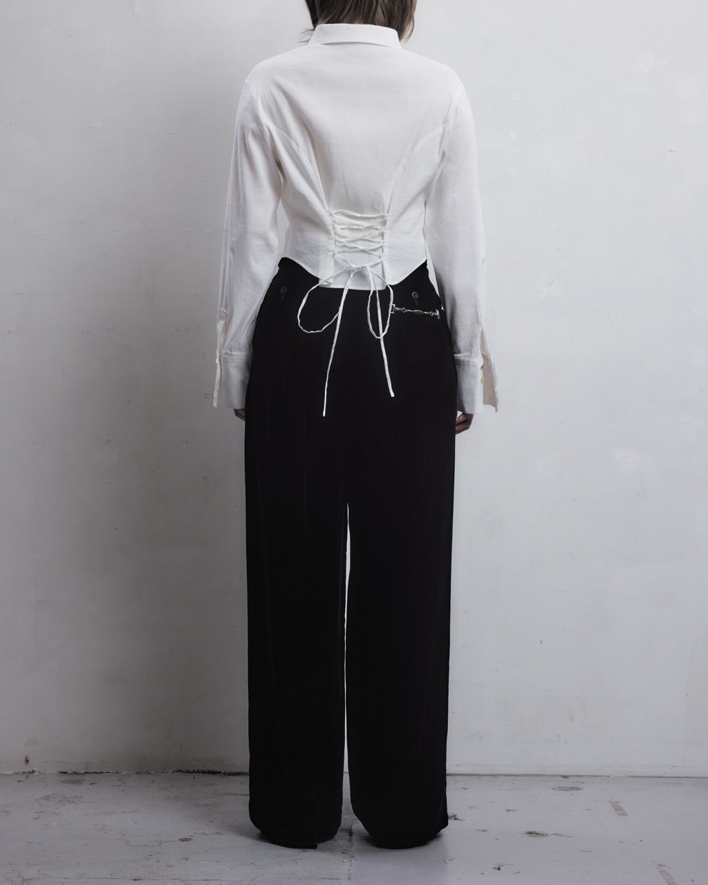 shell button cropped blouse White【Delivery in June 2026】