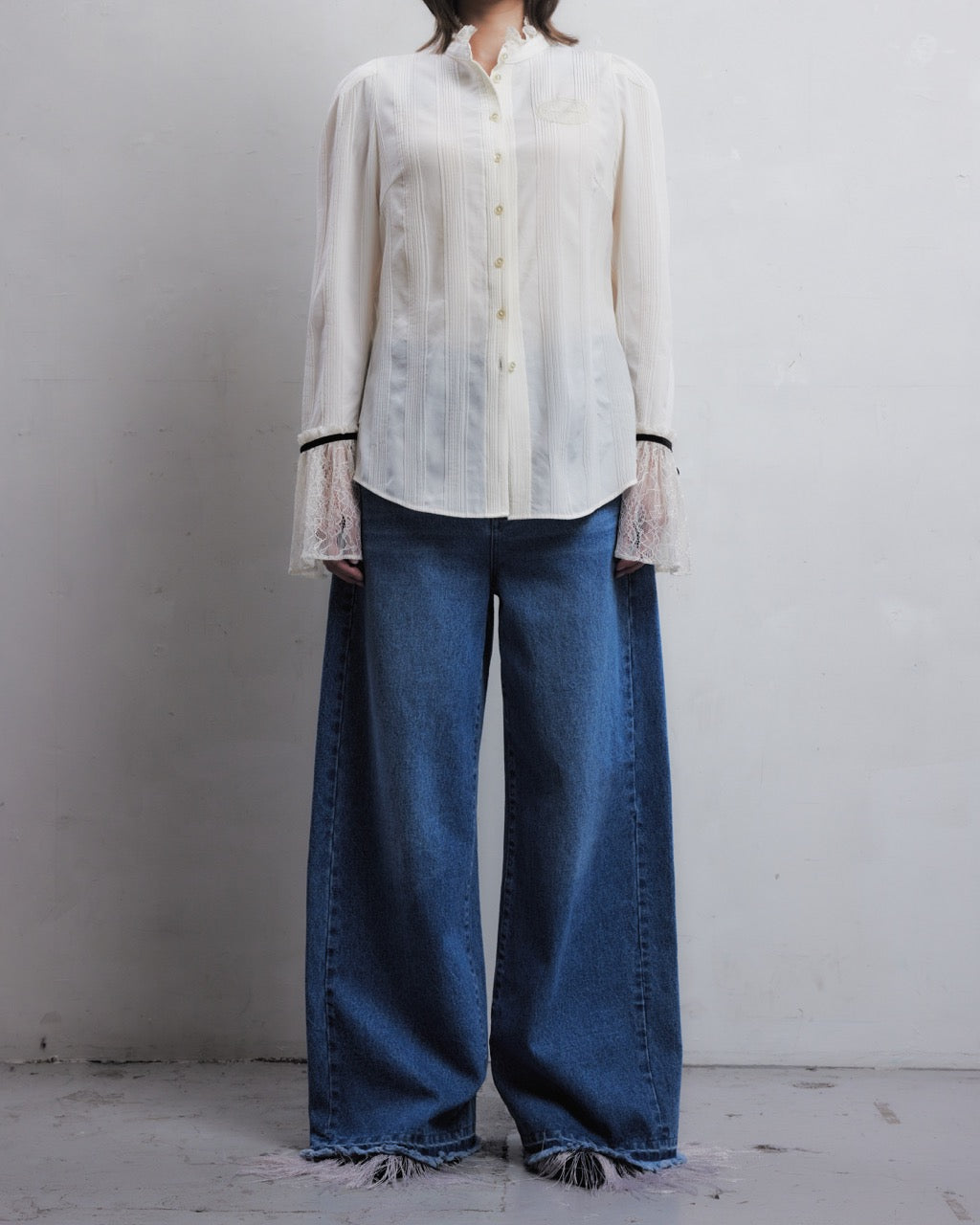lace cuffs tack blouse Ivory【Delivery in June 2026】