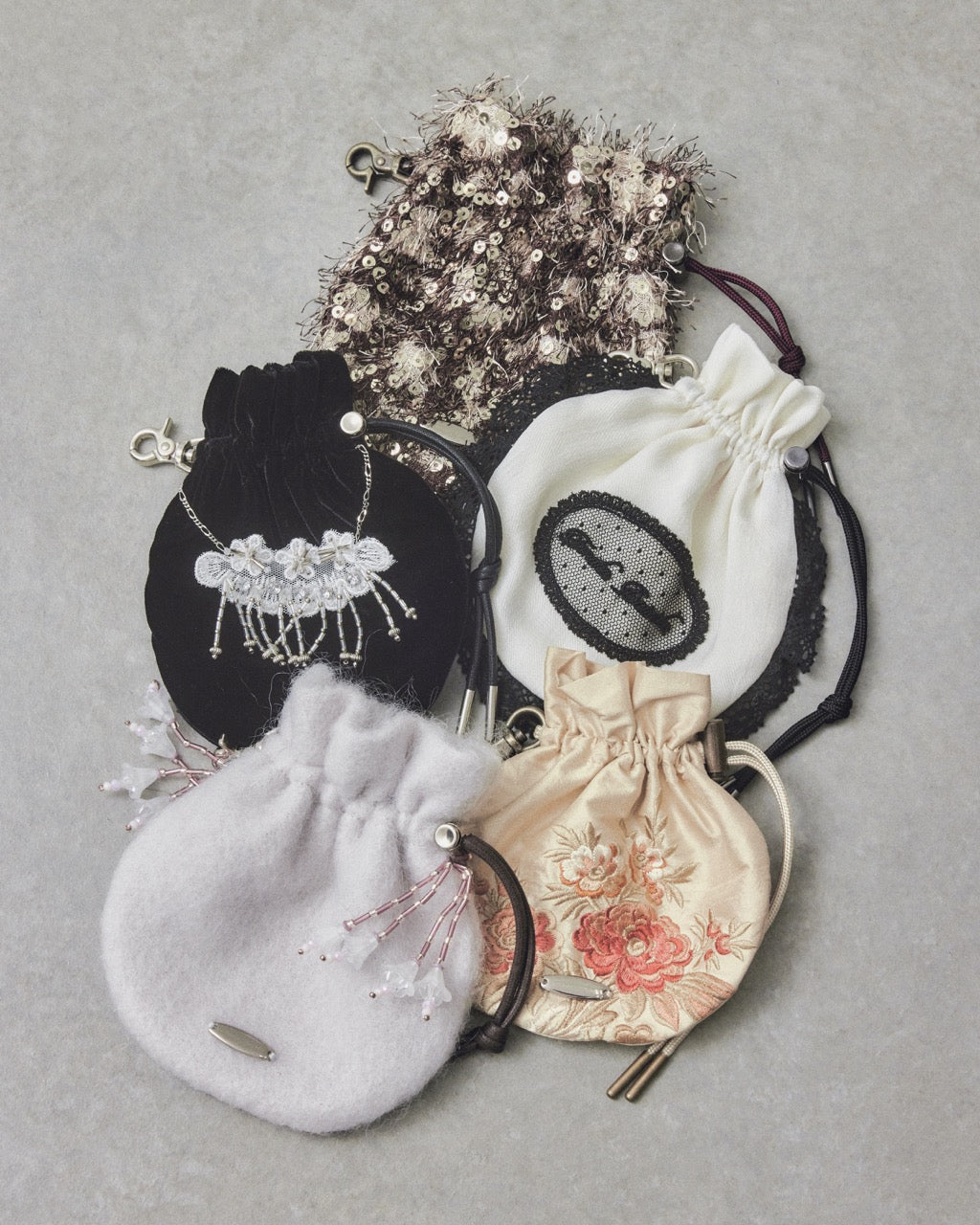 flower embroidery mini kinchaku bag【Delivery in November 2025】
