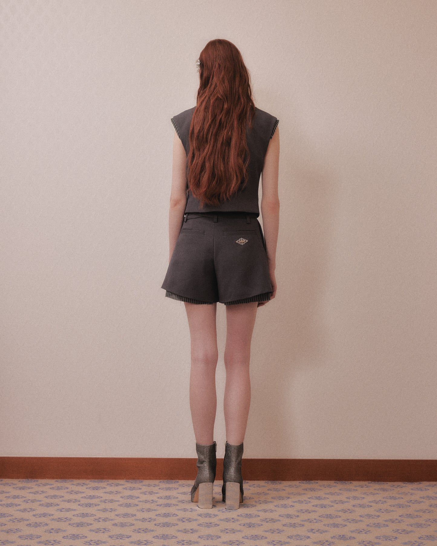 Exposed shoulder pad vest Gray【Delivery in January 2027】