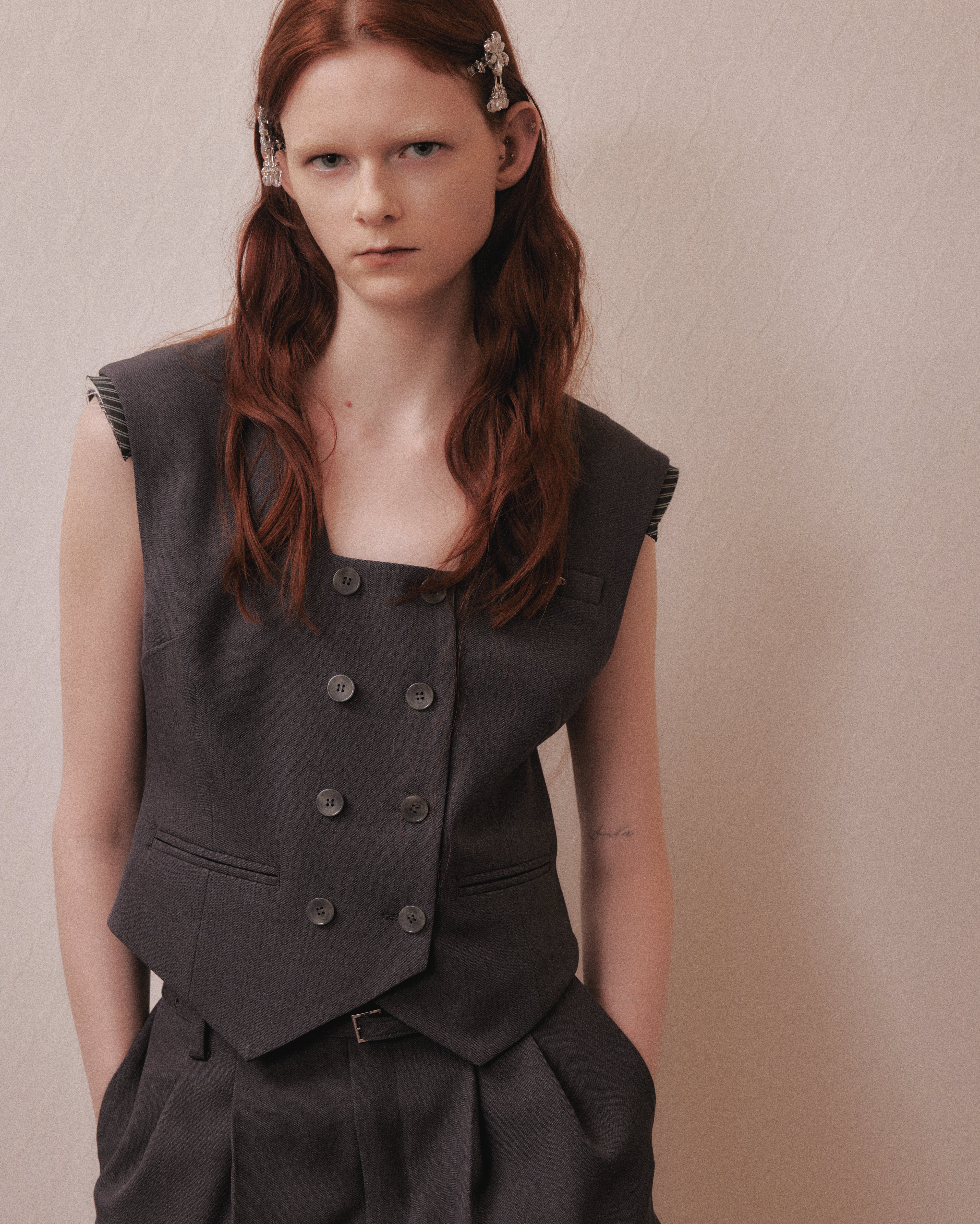 tanakadaisuke(タナカダイスケ)|ベスト|Exposed shoulder pad vest Gray
