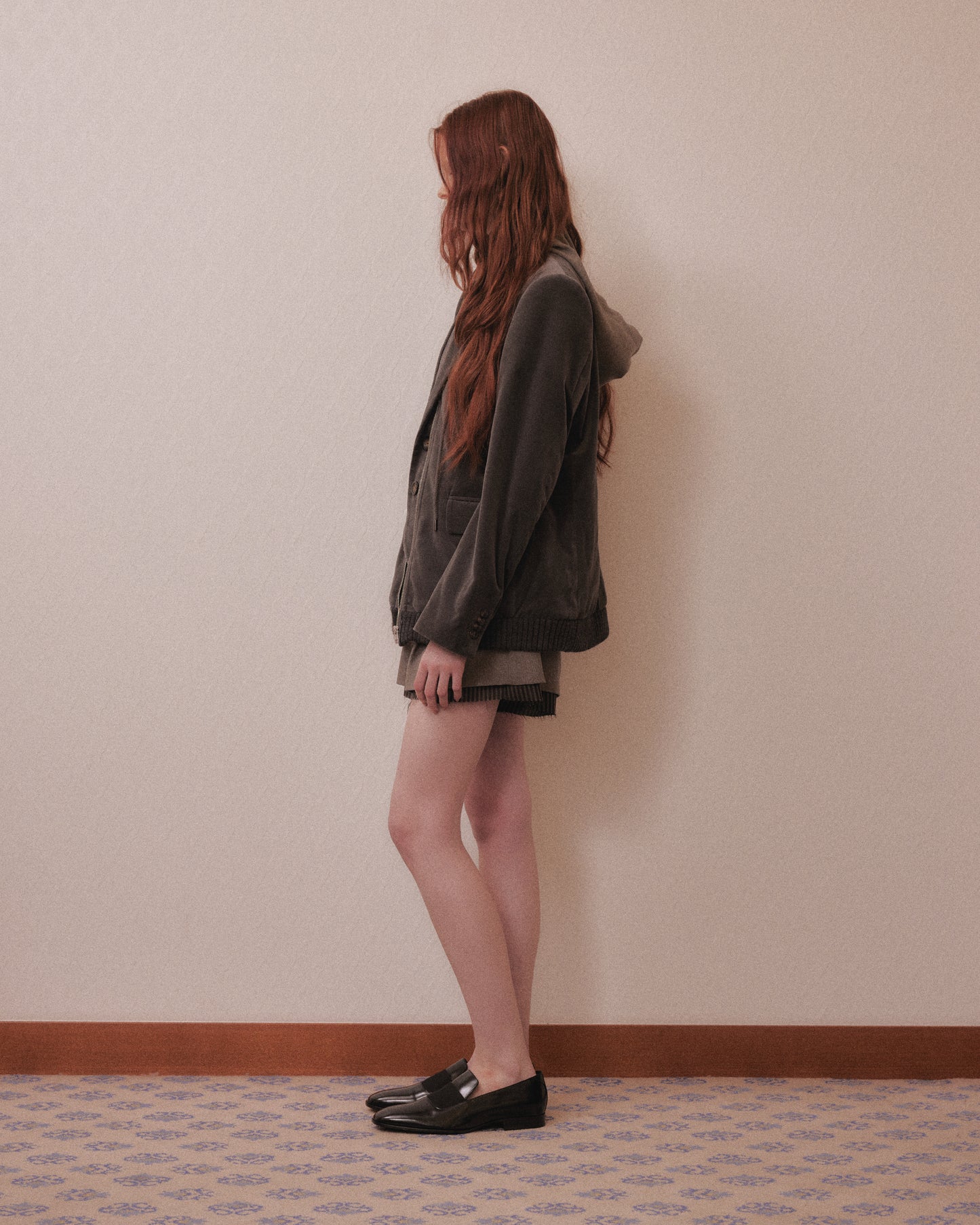 Exposed lining double belt trousers Greige【Delivery in January 2027】