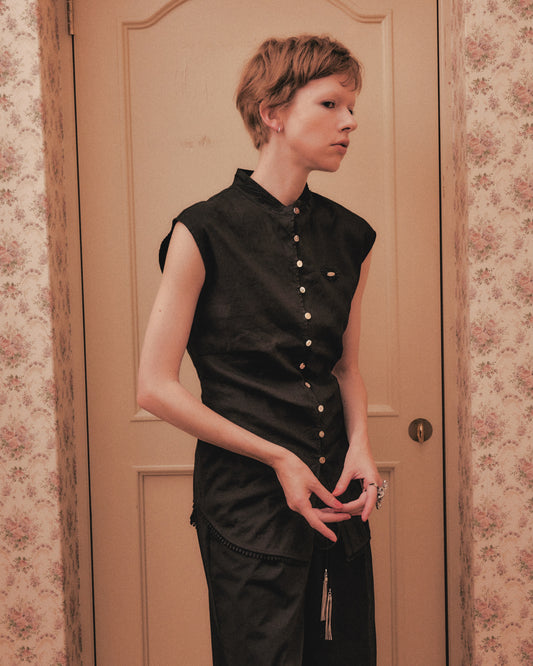 shell button side tack no sleeve blouse Black【stock】