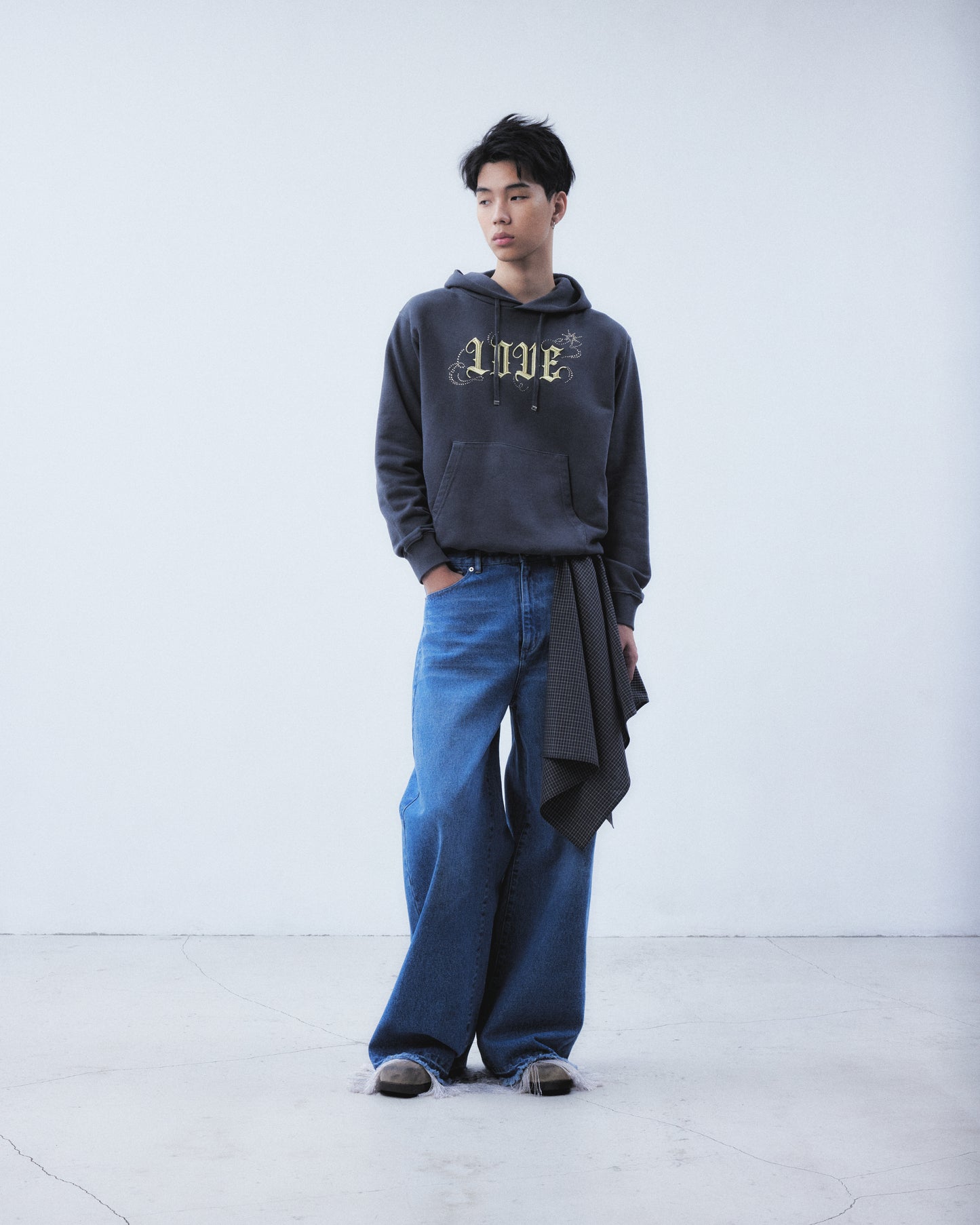 LOVE sparkle hoodie Black【Delivery in March 2026】