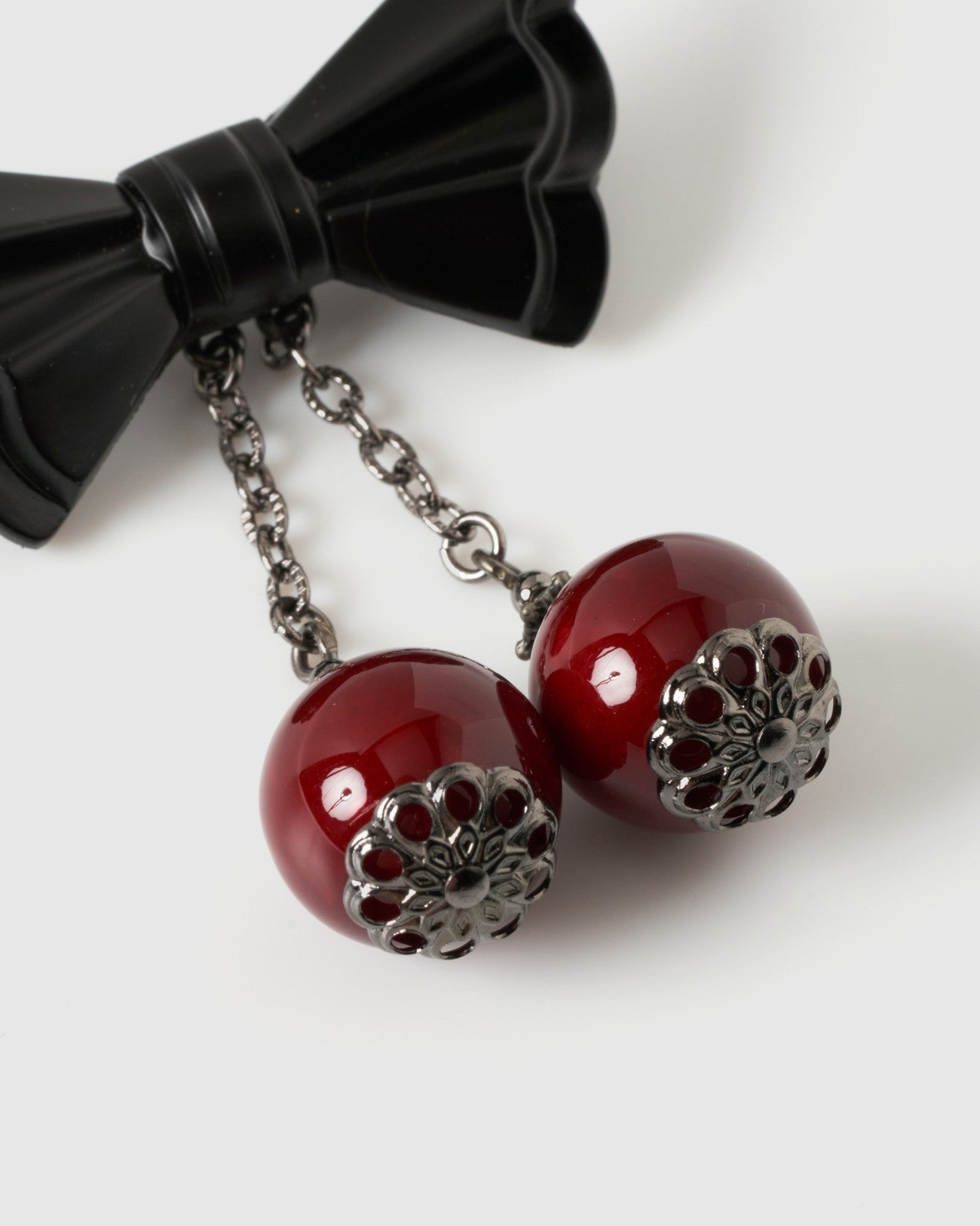 Red cherry brooch【Delivery in February 2025】