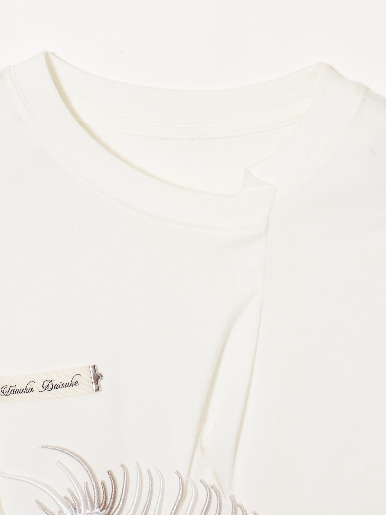 AKKIGAI on White T-shirt【Delivery in December 2023】