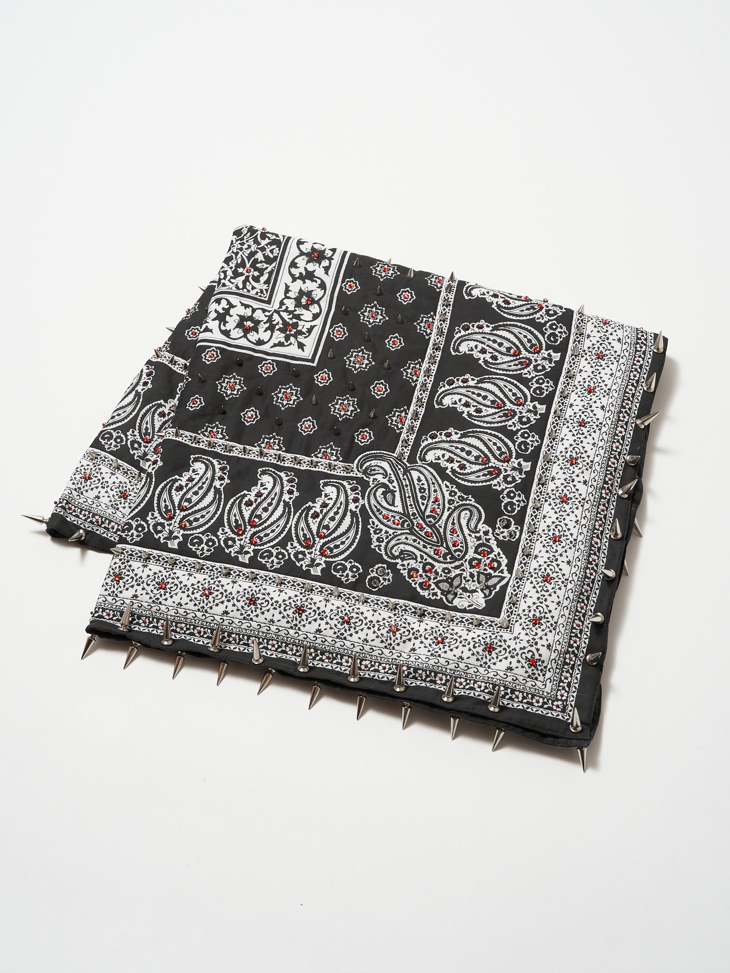 black bandana studs rug【Delivery in March 2023】