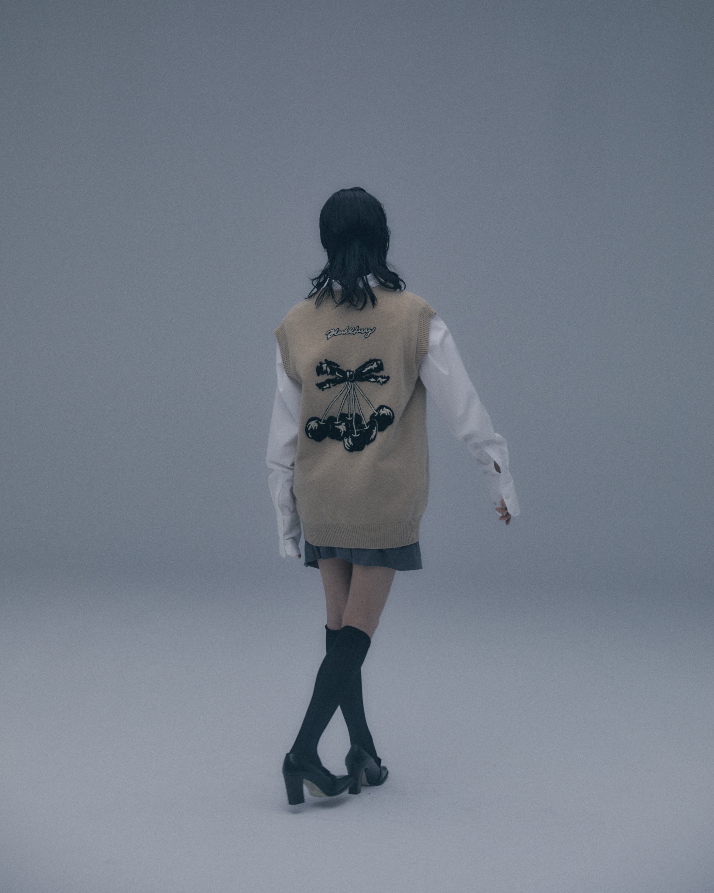 tanakadaisuke BlackCherry hand embroidery vest