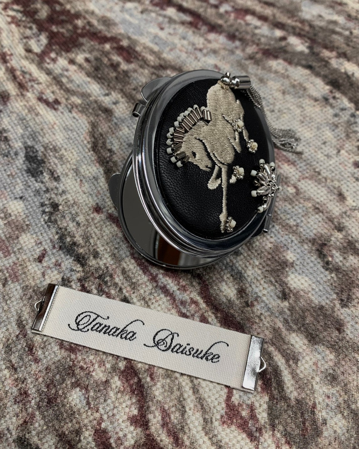 White horse compact mirror (silver)【Delivery in August 2023】