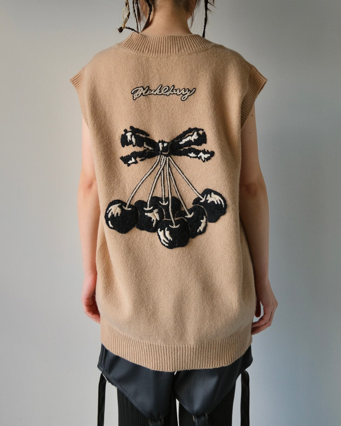 tanakadaisuke BlackCherry hand embroidery vest