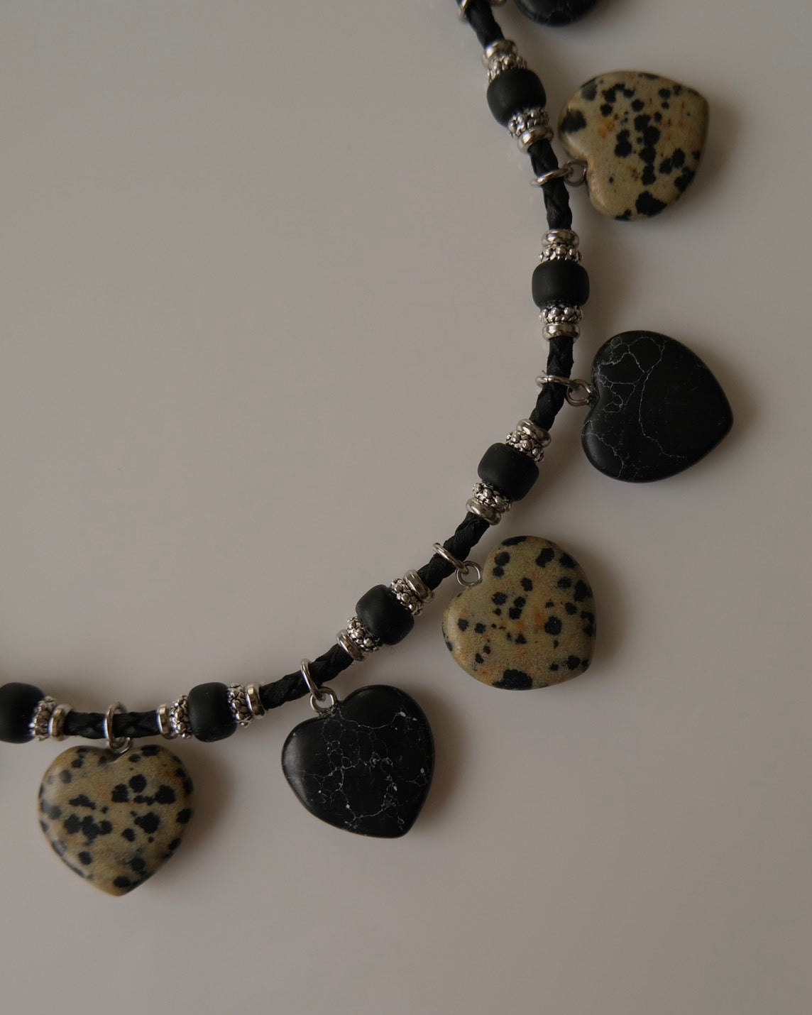 thirteen hearts necklaces.(Black and White)【Delivery in February 2023】